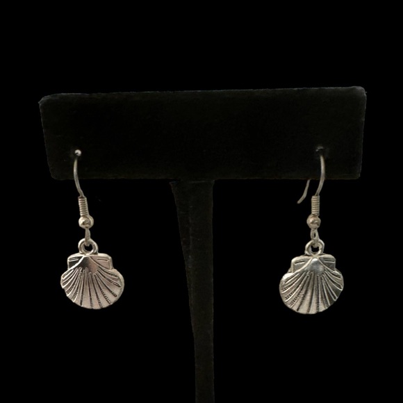 One Blessed Nana Jewelry - ❤️NWT BOUTIQUE  WORN SILVER TONE  SHELL EARRINGS